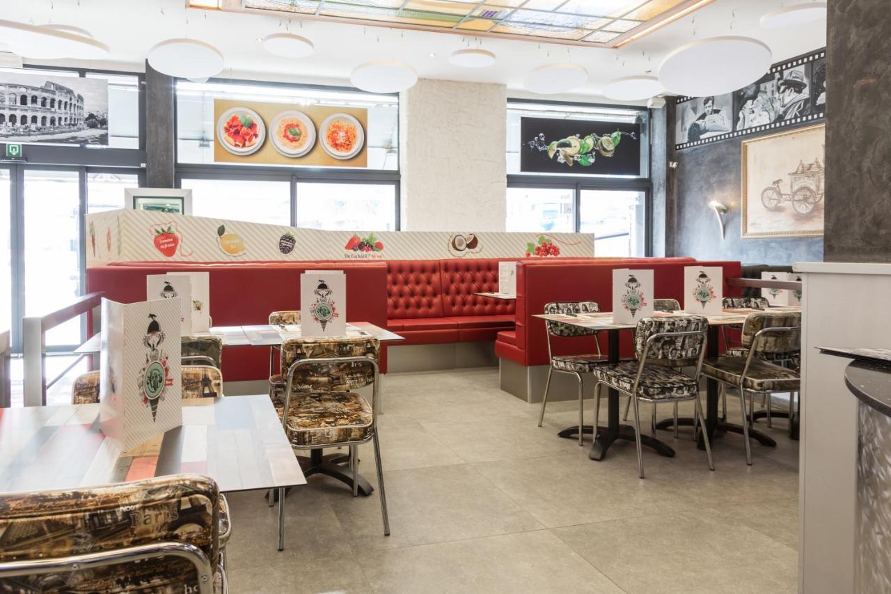 三星酒店 拉卢维耶尔 外观 照片